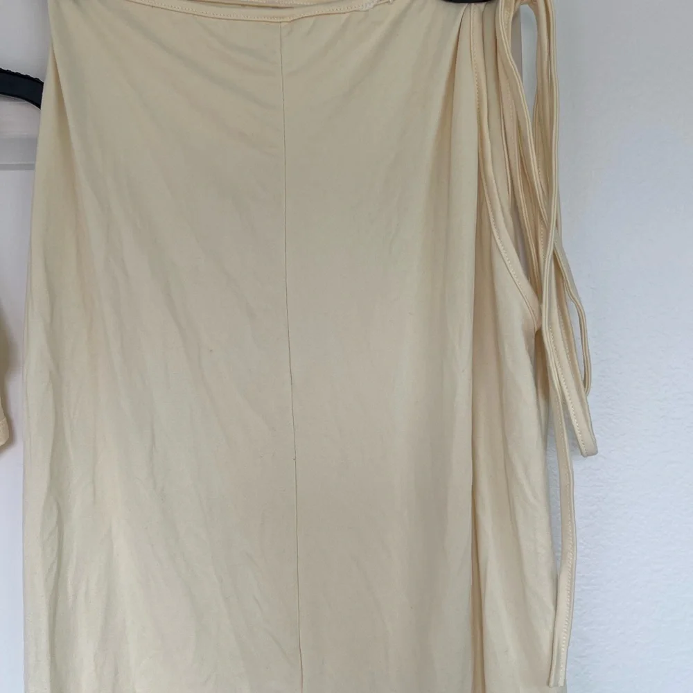 2 piece Women's yellow top and skirt set - Picture 4 of 8